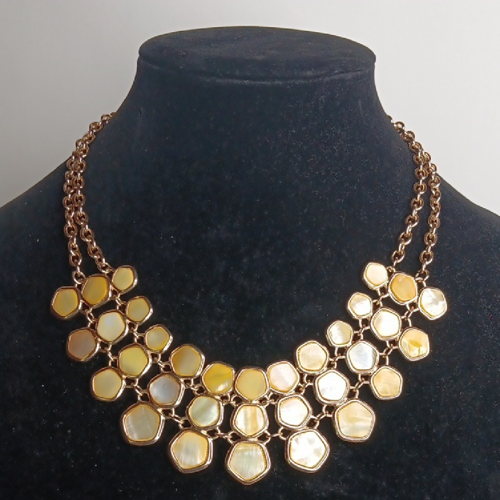 Elegant Gold and Cream Fashion Necklace - Picture 1 of 3